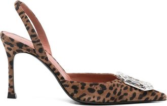 Amina Muaddi Camelia pumps verfraaid met kristallen en puntige neus - Bruin