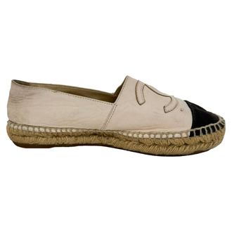 Chanel Chanel CC Napperleer Espadrilles met Cap-Toe in Nude