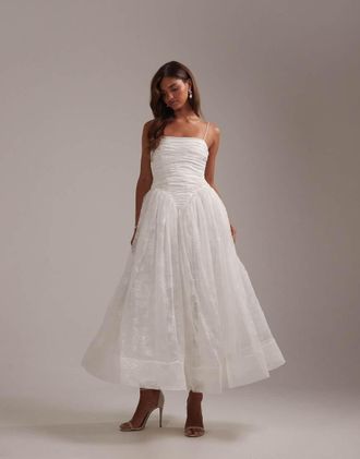 Asos Vestito da sposa lungo con bustino arricciato con spalline sottili e gonna a ruota in pizzo color avorio-Bianco
