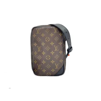 Louis Vuitton Brown Shoulder Bag (Pre-Owned)