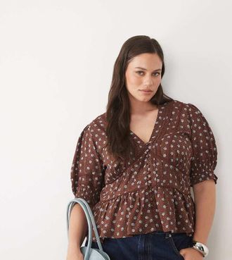Nobody's Child Blusa marrone a fiori con scollo a V, maniche a sbuffo e bottoni sul davanti