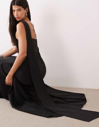 Pretty Lavish Porto abito lungo monospalla con scollo a foulard in raso opaco nero