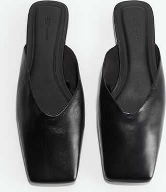 H&M Mules aus Leder mit eckiger Spitze - Schwarz