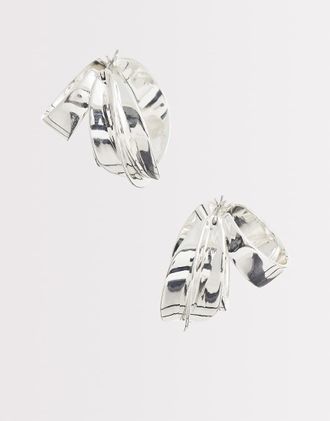 & Other Stories Orecchini a cerchio grandi tonalit&agrave; argento