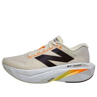 New Balance (WMNS) New Balance FuelCell SuperComp Trainer v3 Angora Hot Mange Black WRCXCA4