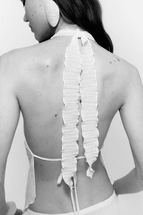 H&M Crinkled Halterneck Top in Cream at Nordstrom, Size X-Small