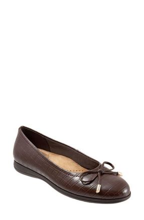 Trotters Dellis Ballet Flat in Brown Crocodile Print at Nordstrom, Size 10.5