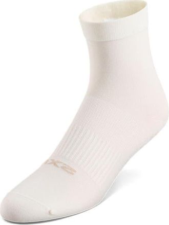 2XU Performance Crew Grip Socks in Chalk/white at Nordstrom, Size Medium