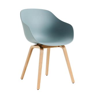 HAY About A Chair AAC 222, Eiche lackiert / dusty blue 2.0 (Kunststoffgleiter)