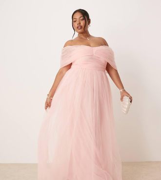 Lace & Beads Plus Vestito lungo in tulle rosa tenue con spalle scoperte e fiocco