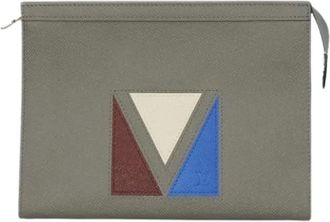 Louis Vuitton Pre-owned Clutches, male, Gray, Size: ONE SIZE Pre-owned Pochette Voyage MM Taiga Clutch Bag