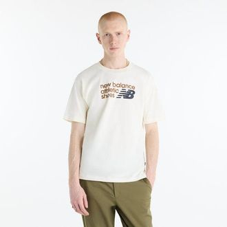 New Balance Uomo Athletics Premium Relaxed Chest Logo T-Shirt in Beige, Cotone, Taglia 2XL