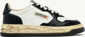 Autry MEDALIST LOW SUPER VINTAGE Autry x Maison MIHARA YASUHIRO General Scale. SNEAKERS IN WHITE AND BLACK LEATHER