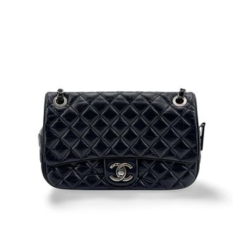 Chanel Flap Messenger Quilted Calfskin Black Leather Handbag (Pre-Owned)
