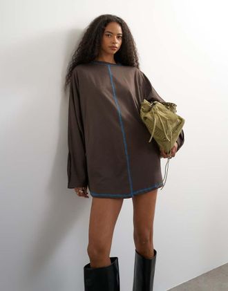 Topshop vestito corto in misto cotone con maniche risvoltate e impunture a contrasto blu color cioccolato-Marrone