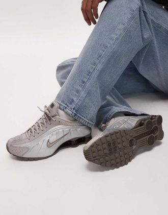 Nike Shox R4 - Sneakers marroni e argentate-Bianco