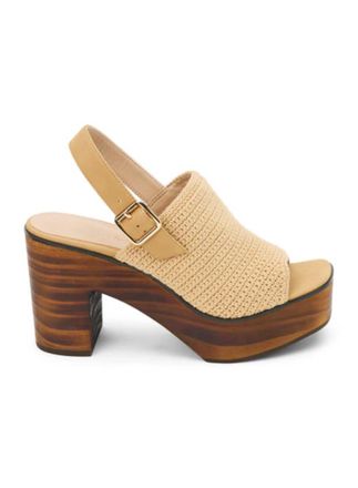 Matisse Footwear Womens Crochet Wedge Sandals In Tan