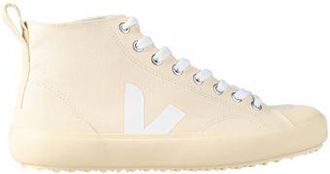 Veja FOOTWEAR - Trainers sur YOOX.COM