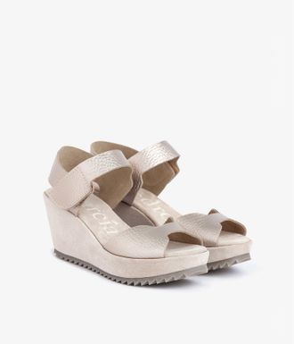 Pedro Garcia Comfort wedge in white suede | Fama | Essentials