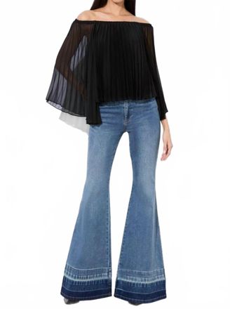 Alice & Olivia Aundrea Off The Shoulder Pleated Blouse In Black