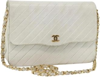 Chanel Pre-owned Cross Body Bags, female, White, Size: ONE SIZE Pre-owned Matelasse chain shoulder bag