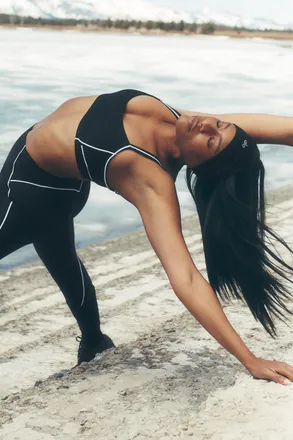 Alo | Airlift Haven Bra in Black/White, Size: Medium