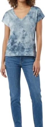 Avant Toi Hand Painted Linen V Neck Tee With Shade Effect In Water
