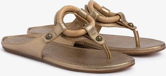 Pedro Garcia Flat thong sandal in metallic with oak wood chain |Patiie | Spring Summer 26 | PEDRO GARCIA