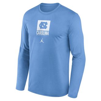 Nike Mens North Carolina Courtside Jordan Brand Dri-FIT College Long-Sleeve T-Shirt in Blue | 0JTJ4EYNCN-NB7