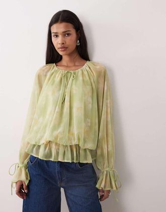 Gina Tricot Gina Tricot - Blusa verde a fiori con volant