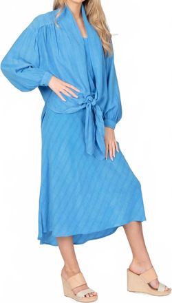 Maven West Front Tie Shawl In Skylight