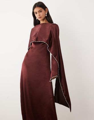 JW PEI Esclusiva JW PEI - Vestito lungo in raso bordeaux con maniche a mantella e finiture con perle-Rosso