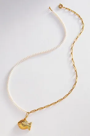 Timeless Pearly Fish Pendant Pearl Necklace