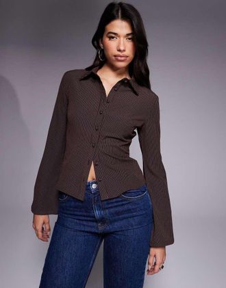 Princess Polly Anni - Camicia aderente color cioccolato con motivo gessato e maniche svasate-Marrone