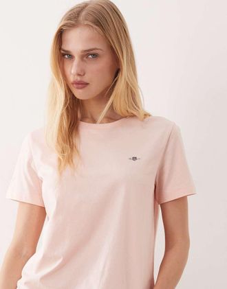GANT T-shirt aderente rosa albicocca con logo vintage sul petto