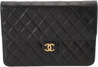 Chanel Leather Shoulder Bag (Pre-Owned)