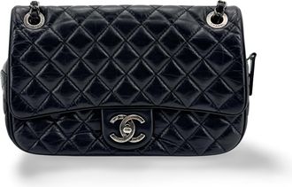 Chanel Flap Messenger Quilted Calfskin Black Leather Handbag (Pre-Owned)