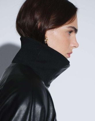 Asos top sartoriale sportivo in similpelle con collo a imbuto e collo a coste nero