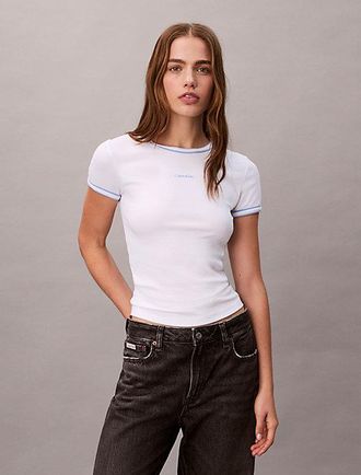 Calvin Klein Baby tee con logo gr&aacute;fico acanalado y ribete en contraste