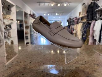 Eric Michael Womens Penny Driver Loafers In Bone
