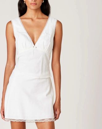 Nia Celia Plunge V Neck Linen Scalloped Trim Top In White