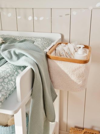 Vertbaudet H&auml;ngekorb f&uuml;r den Wickeltisch, Teddyfleece wei&szlig;
