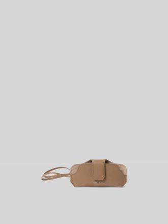 Victoria Beckham Sonnenbrillenetui aus Leder in Beige, Gr&ouml;&szlig;e 1
