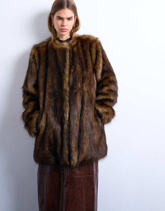 Topshop Cappotto di lunghezza media color zenzero in pelliccia sintetica senza colletto-Multicolore