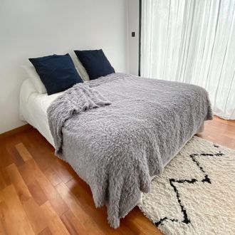 Le Comptoir de la Plage Manta imitaci&oacute;n pelo largo Longwool gris claro 220x240cm