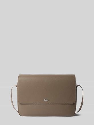 Lacoste Umh&auml;ngetasche mit Label-Applikation in Schlamm, Gr&ouml;&szlig;e 1