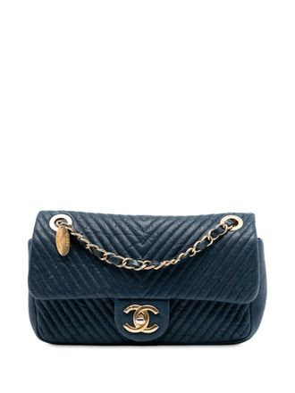 Chanel 2015-2016 kleine Surpique Flap gekreukte kalfsleren schoudertas met medaillon-bedel - Blauw