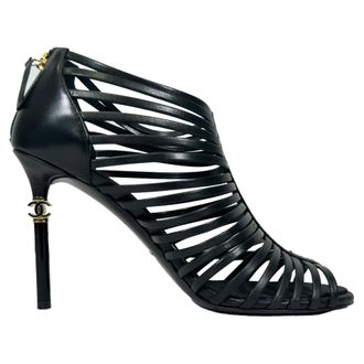 Chanel Chanel CC Gevangen Sandalen Hakken in Zwart Leer