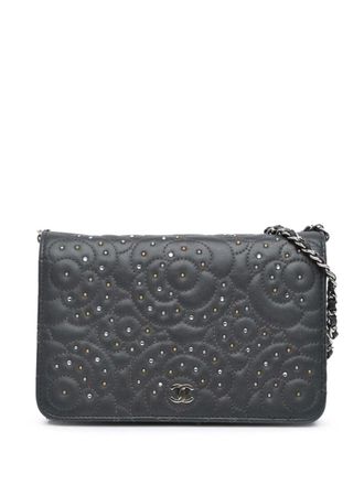 Chanel 2019 Camellia Wallet on Chain lamsleren crossbodytas met studs - Zwart