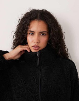 Cotton On giacca sherpa da trail nera-Nero
